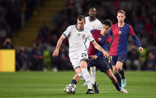 布克：裁判报告该被取消，它只会让所有人事后都更窝火（布克称裁判报告应废除，反而加剧赛后怒火）