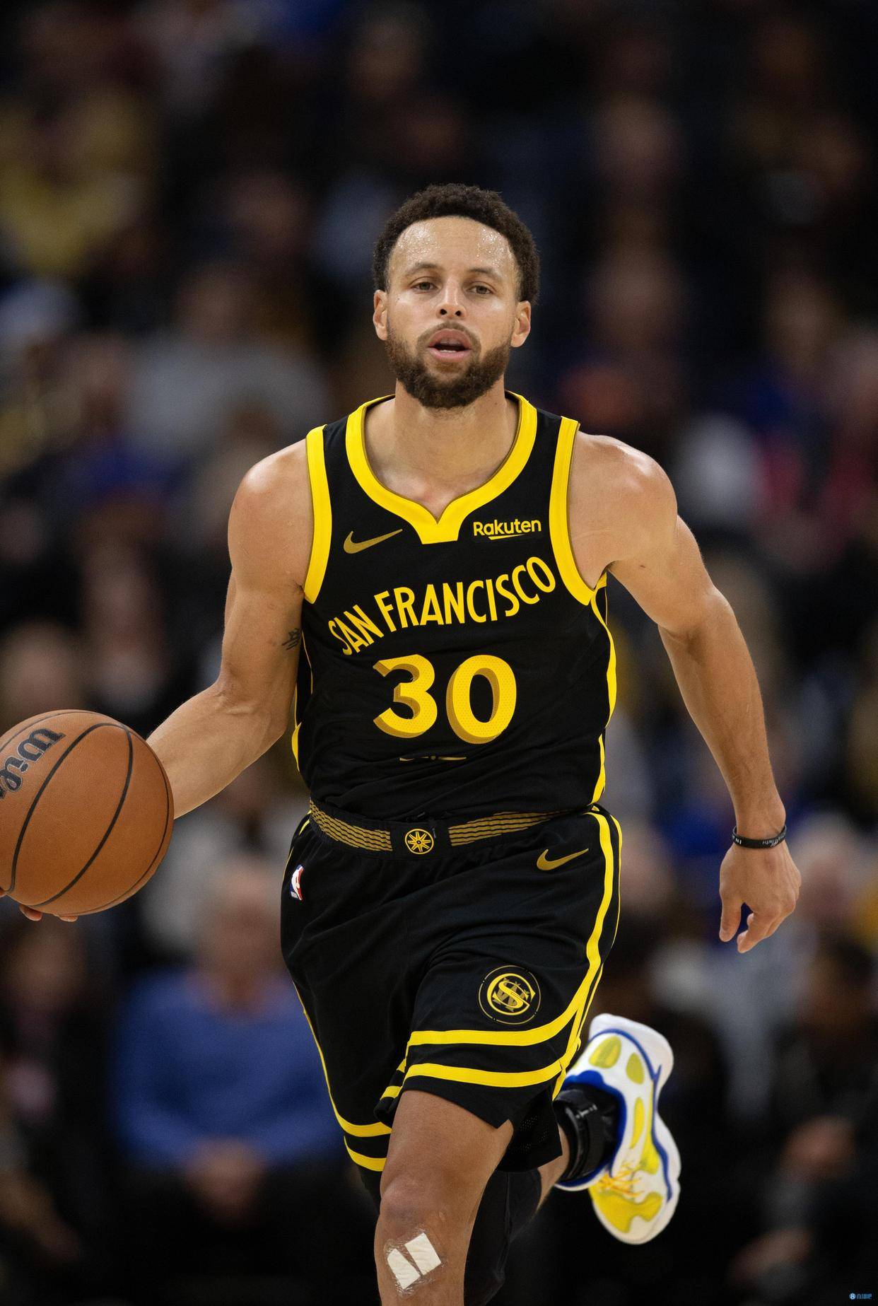 马赛主席：若马赛入围下季欧冠，曼联对青木的分成将降至35%（马赛主席称：若球队晋级下季欧冠，曼联在青木的分成将降至35%）