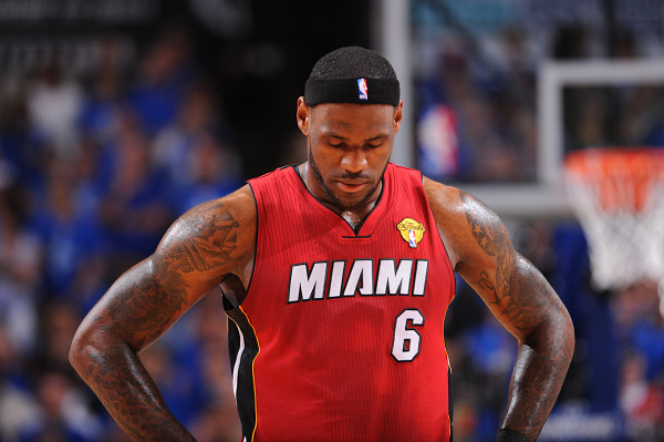 英媒：利物浦高层力挺斯洛特，称萨拉赫应有职业素养（英媒称利物浦高层支持斯洛特，强调萨拉赫需展现职业态度）