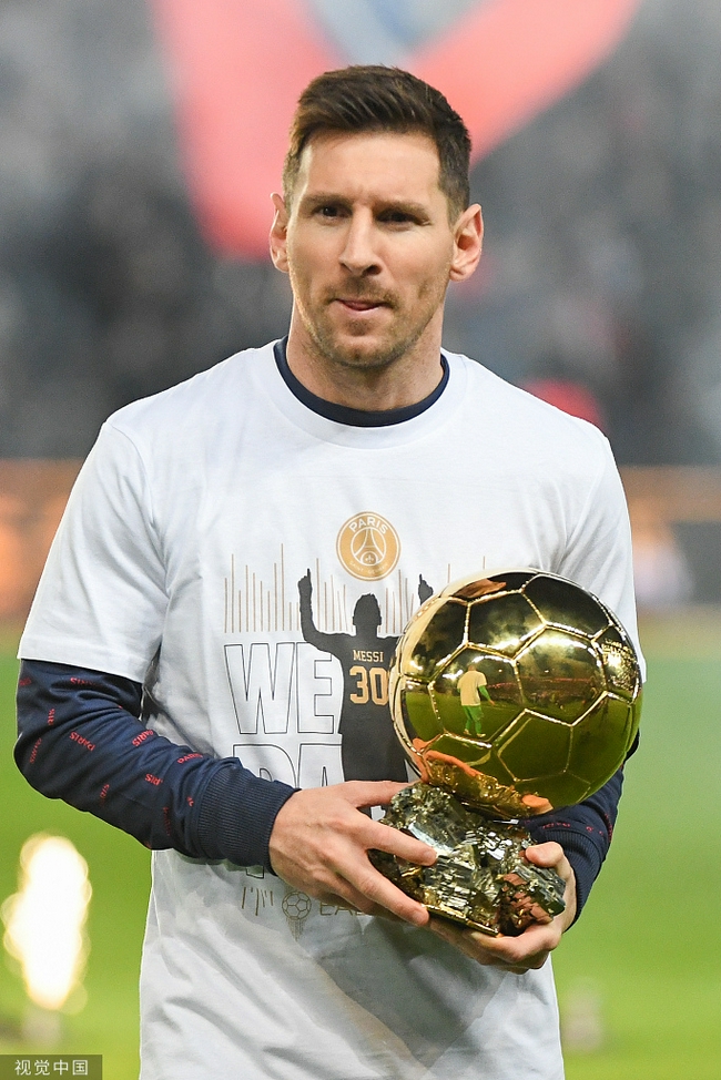 探寻篮球传奇，追寻心中的偶像（追溯篮坛传奇，致敬心中的偶像）