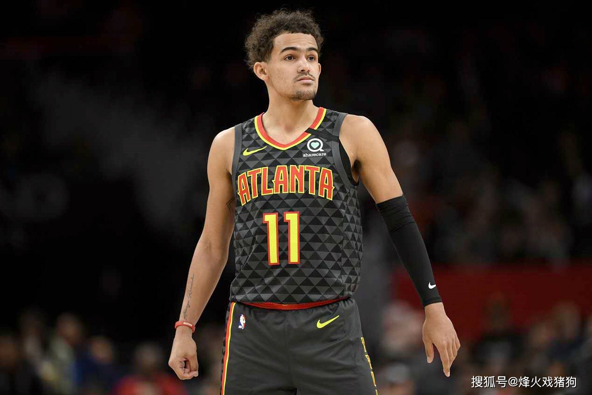 每体：杰拉德·马丁在左中卫上的表现，比其当左后卫时更亮眼（每体：杰拉德·马丁踢左中卫更出彩，强于担任左后卫时）