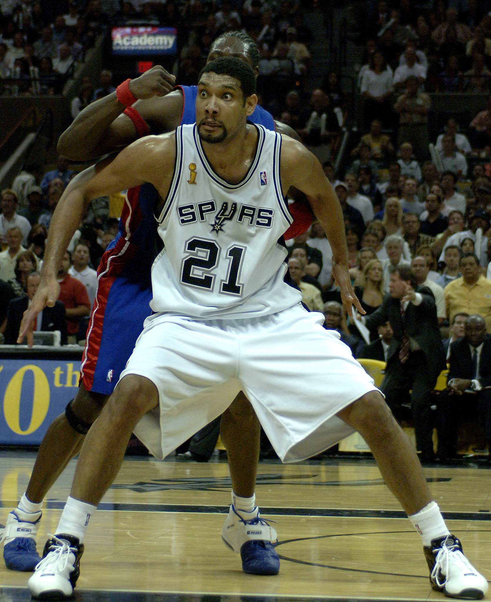 穆雷谈乌度卡怒喷裁判：这是场对抗激烈的比赛，两边都有漏判（穆雷评乌度卡怒批裁判：对抗激烈，双方均有漏判）