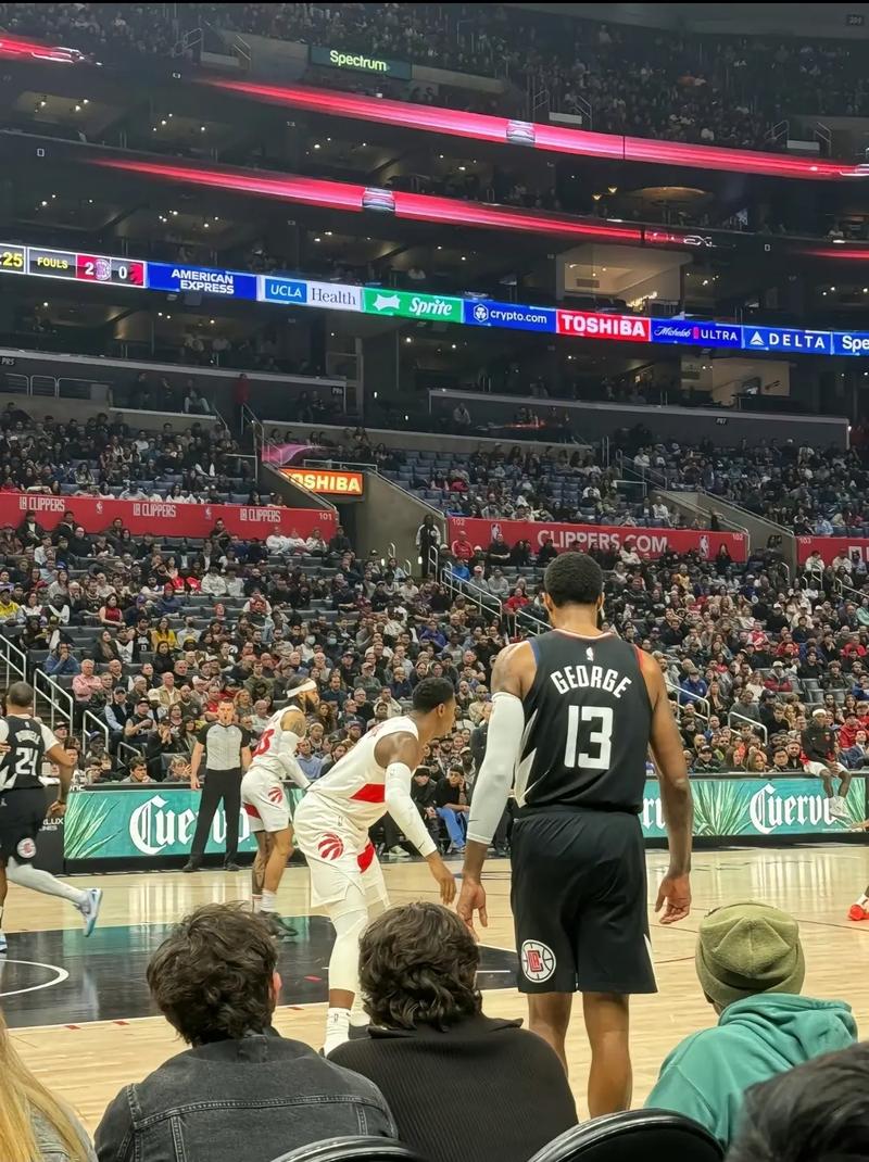 美记爆料湖人正积极追求赫伯特·琼斯，名嘴晒出3换1方案（美媒曝湖人加紧追求赫伯特·琼斯，名嘴提出3换1交易方案）