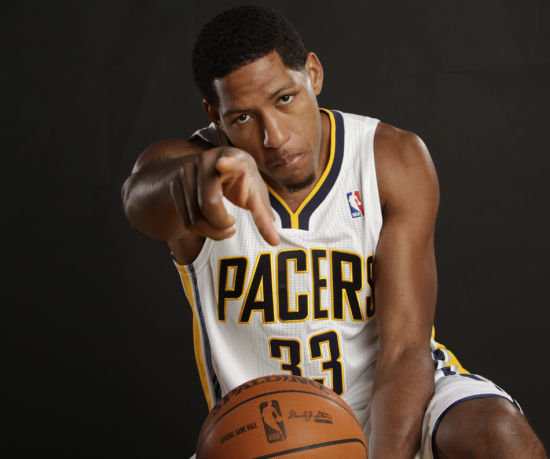 詹姆斯末节怒砍12分！雷迪克：他为湖人注入了强心剂（雷迪克盛赞詹姆斯：末节12分，成湖人强心针）