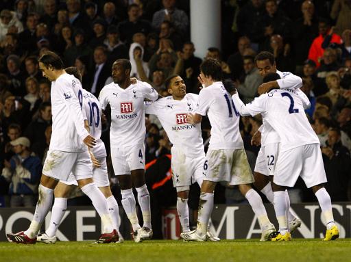 霍姆格伦的卓越表现成为上半场亮点（霍姆格伦惊艳发挥点亮上半场）