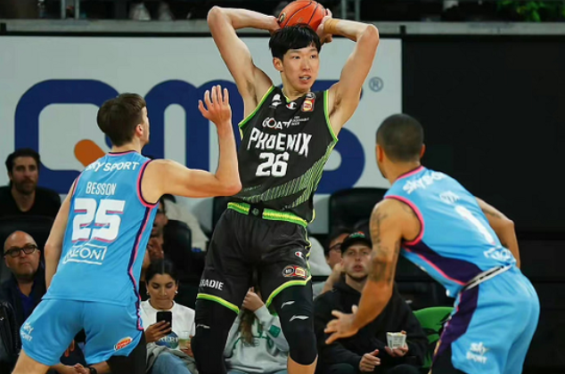 勇士将帅冲突后相互致歉，科尔坦言应保持冷静（勇士队内争执后双方互道歉，科尔承认应保持冷静）