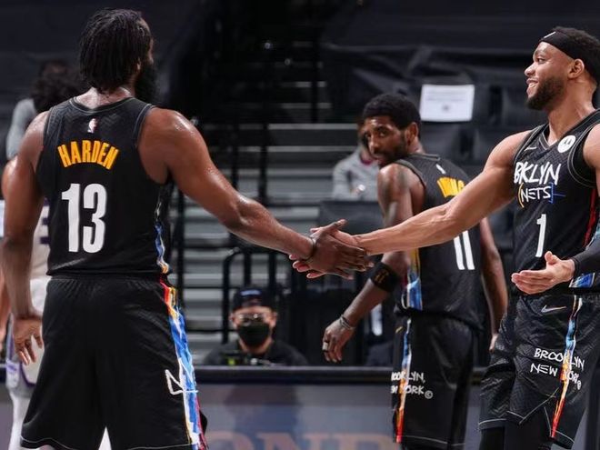 什琴斯尼因肠胃炎缺阵，巴塞罗那迎战奥萨苏纳冲击七连胜（什琴斯尼因胃肠炎缺席，巴塞罗那对阵奥萨苏纳力争七连胜）