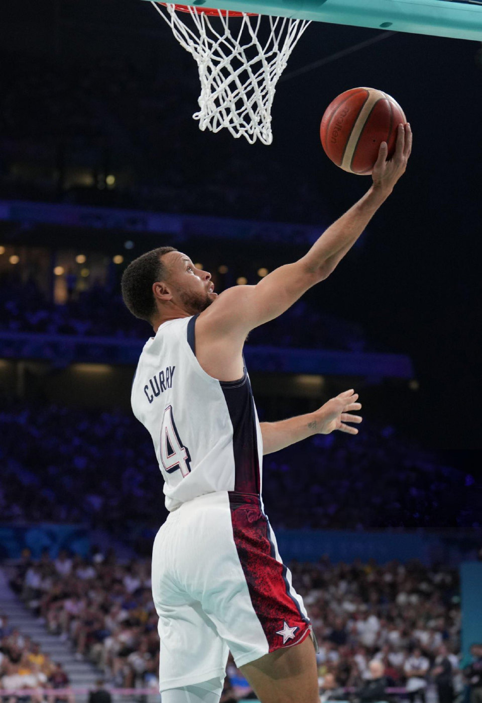 斑马队长，洛卡特利达成尤文生涯200场里程碑（洛卡特利迎来尤文生涯第200场，斑马队长再添里程碑）