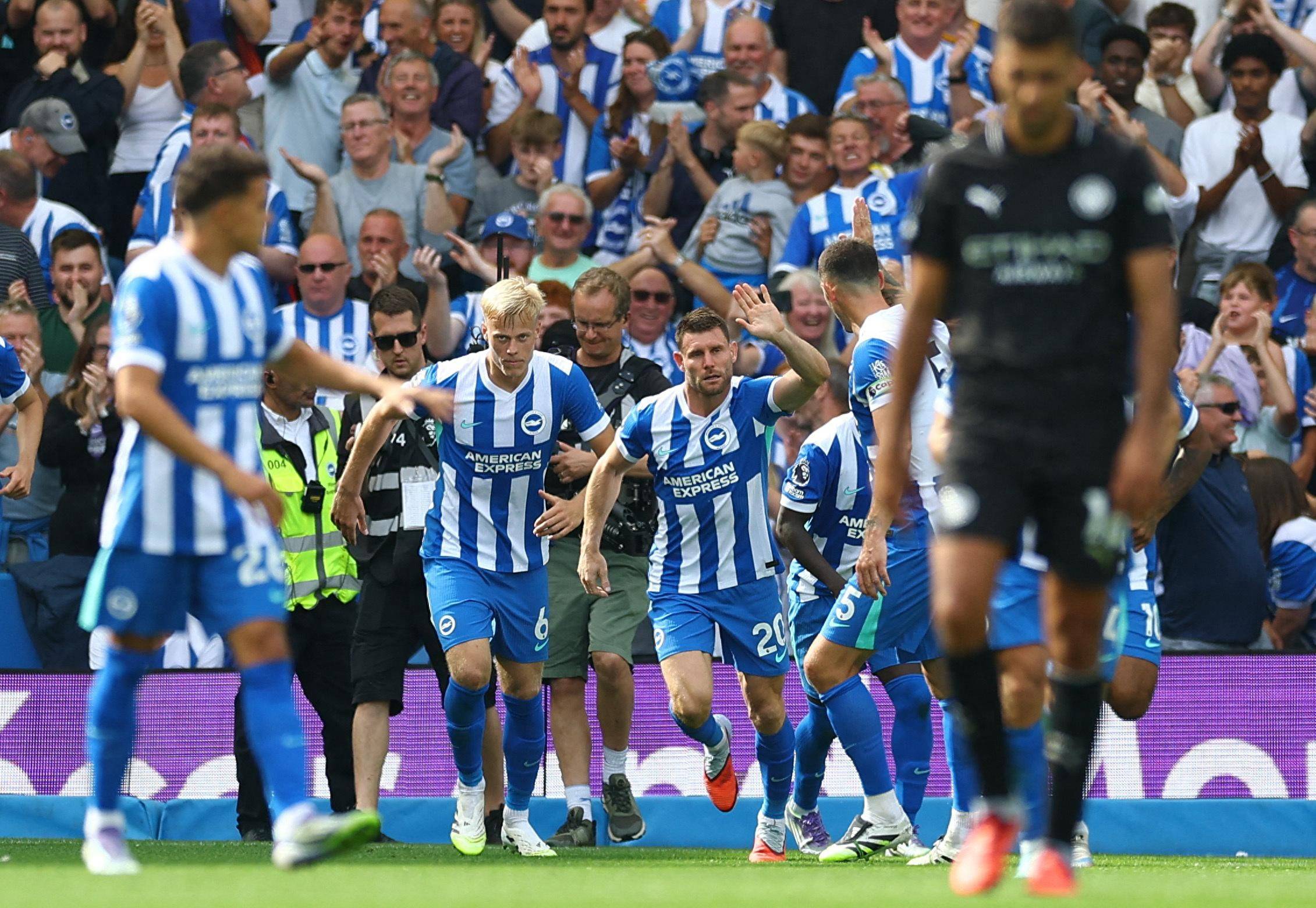 萨拉赫晒圣诞家庭照引争议，目前正随队征战非洲杯（晒圣诞家庭照惹争议，萨拉赫正随队征战非洲杯）