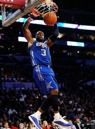 杜兰特篮下补篮，逆转比赛（杜兰特补篮扭转战局）