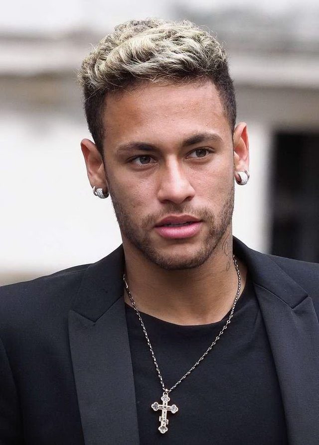 杨毅：字母哥现在不该走 没有好的去处 离开母队这事得学詹姆斯（杨毅：字母哥此刻不宜离队，暂无理想下家，离队之道当学詹姆斯）