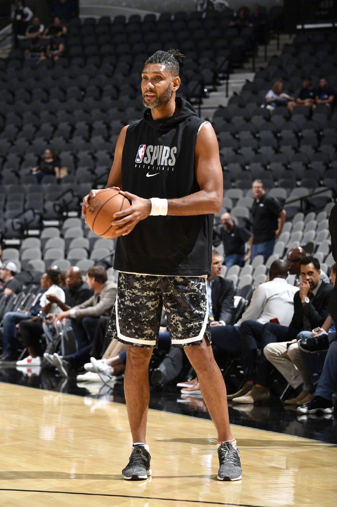 19岁22天，莱比锡边锋迪奥曼德成为德甲历史第二年轻戴帽球员（年仅19岁又22天，莱比锡翼锋迪奥曼德成为德甲史上第二年轻上演帽子戏法的球员）