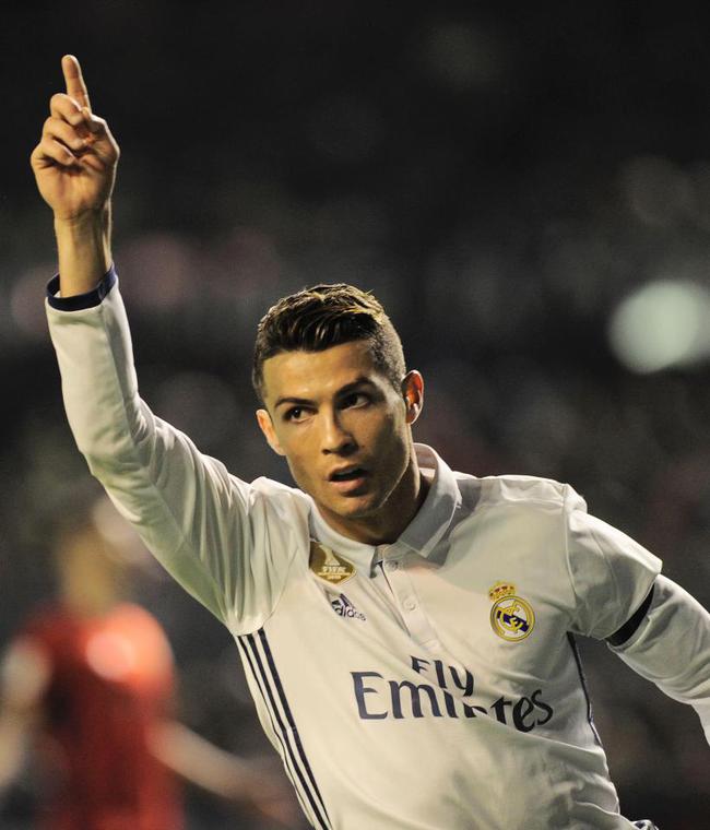 津巴布韦球队首夺联赛冠军，球队老板直接揣25万美元现金奖励球队（津巴布韦球队首次加冕联赛桂冠，老板当场掏出25万美元现金犒军）