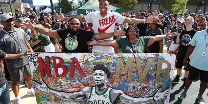 意媒：为避免球迷干扰，斯帕莱蒂决定尤文不在那不勒斯过夜（意媒称斯帕莱蒂为规避球迷打扰，决定尤文不在那不勒斯留宿）