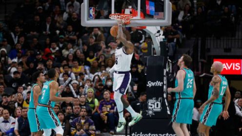 输2场都是被逆转！雷霆今日曾领先16分，输开拓者曾领先22分（连续两场遭翻盘！雷霆今战一度领先16分，负开拓者时曾握22分优势）