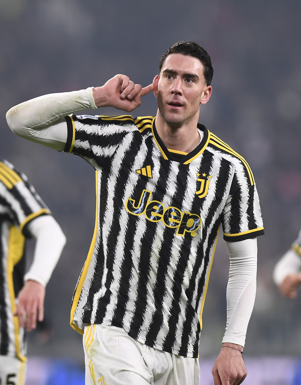 离开新疆男篮生涯从未战过旧主！媒体人晒周琦赛前训练照（自新疆离队至今未曾再战旧主 媒体人曝光周琦赛前训练照）