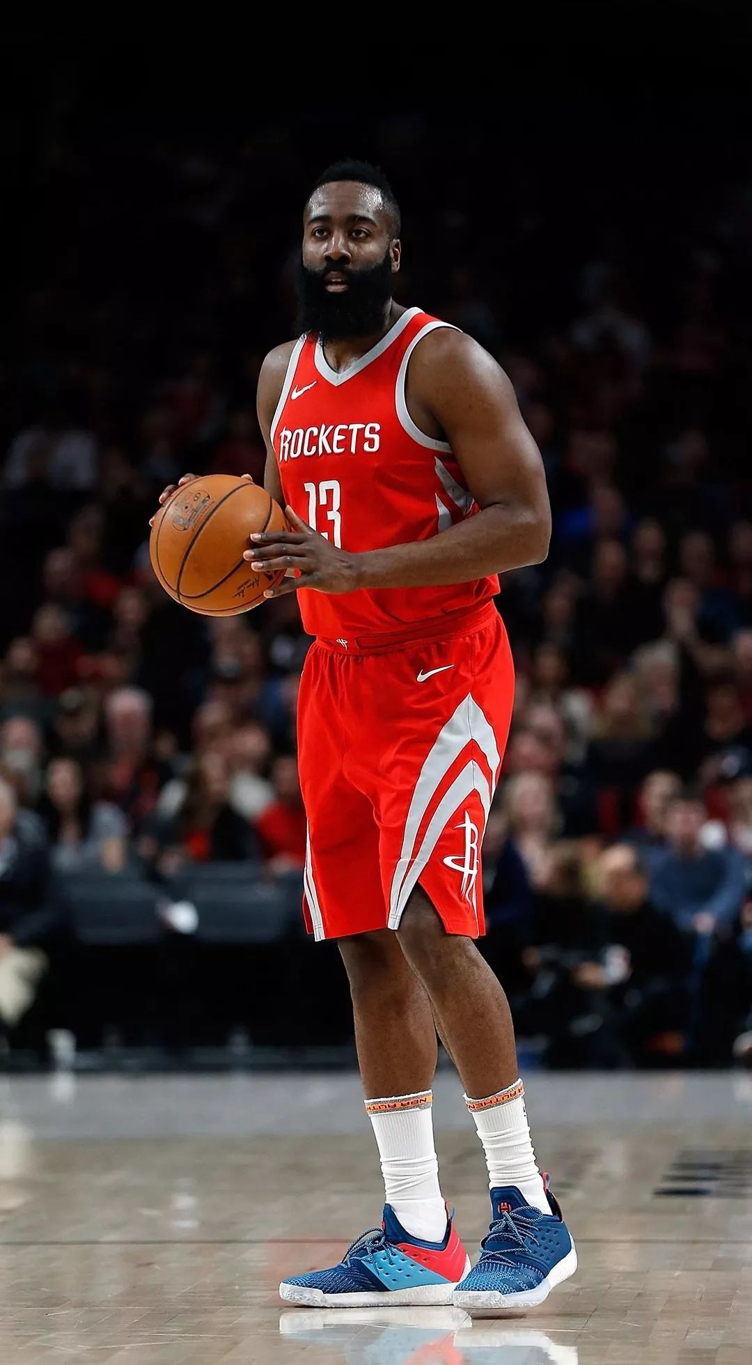 上赛季西甲最佳射手，姆巴佩领取皮奇奇奖（姆巴佩荣膺上赛季西甲射手王，捧起皮奇奇奖）