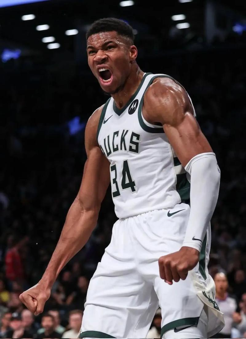 德天空：尤文关注匈牙利20岁中场托特，球员身价1500万欧（据德天空报道，尤文有意匈牙利20岁中场托特，估值约1500万欧元）