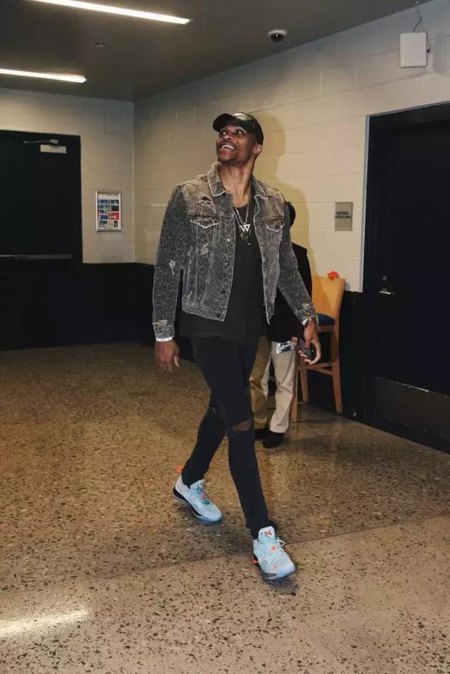 西甲身价更新：姆巴佩重回2亿欧并列榜首，居莱尔上涨3000万欧（西甲身价新榜：姆巴佩回升至2亿欧并列第一，居莱尔身价涨3000万欧）