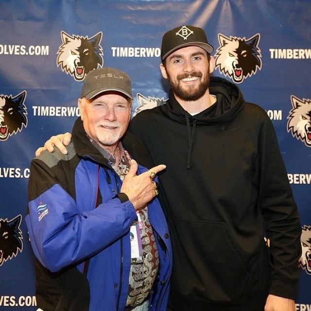 库里vs独行侠23分全过程：9罚全中+26000分里程碑助勇士取胜（库里对阵独行侠砍下23分：9罚全中达成26000分里程碑，助勇士获胜）