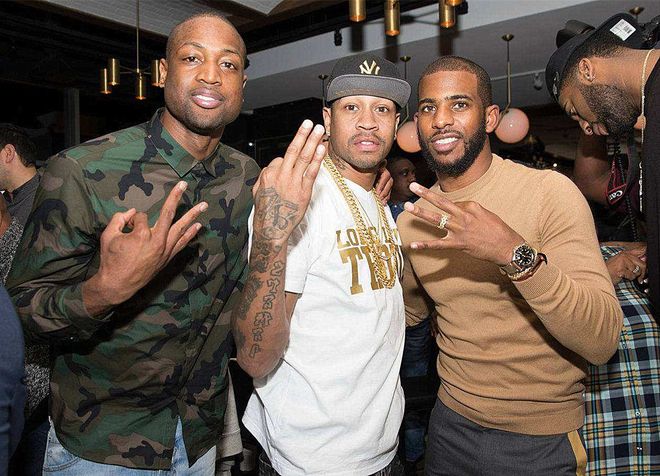 足球中超新外援亮相，身体对抗惊人（中超新外援首秀，身体对抗能力惊艳）