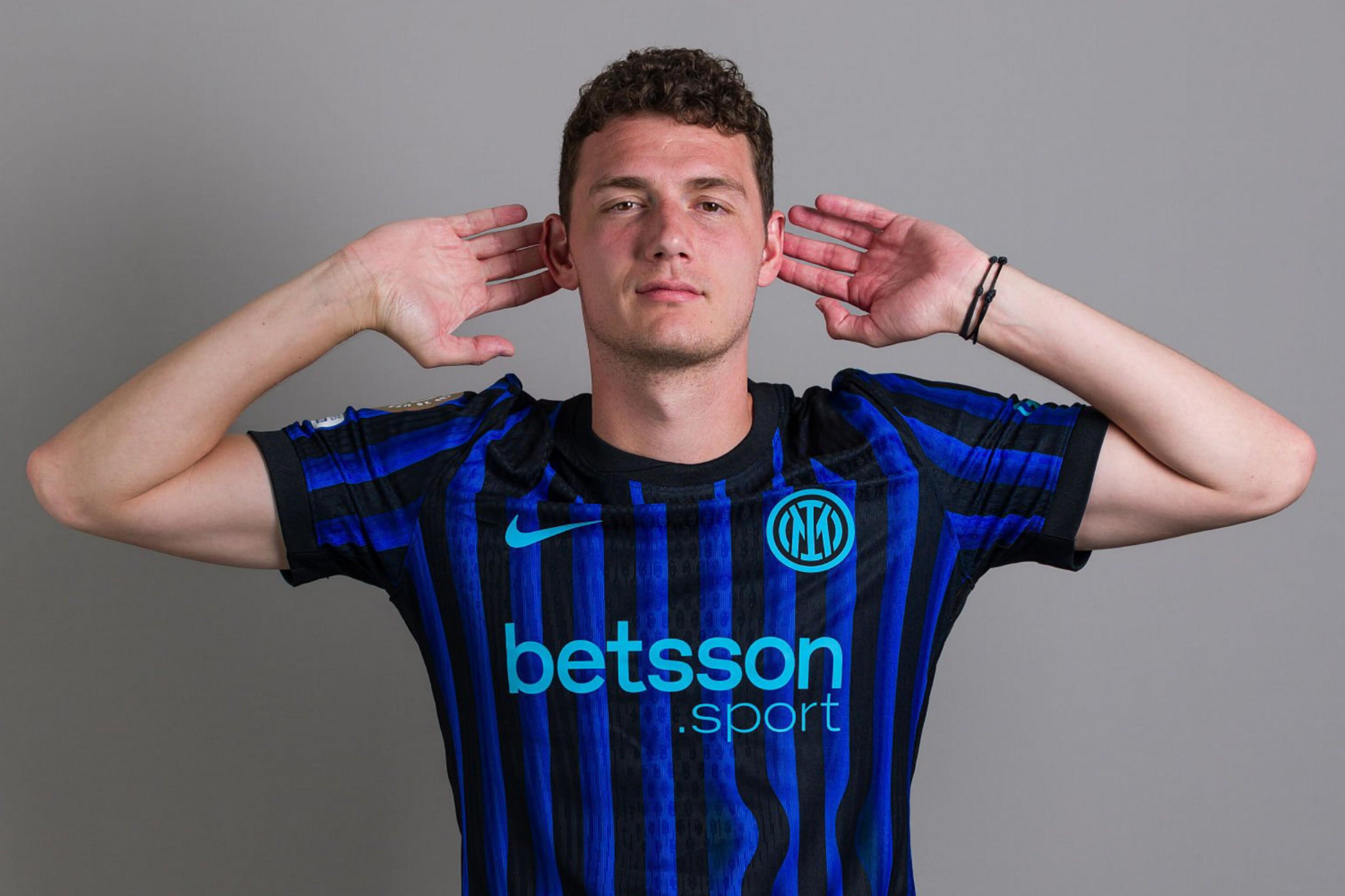 曼纳：尤文球衣为胜利而造，那不勒斯的球衣为梦想而造（曼纳：尤文战袍为胜而生，那不勒斯战袍为梦而生）