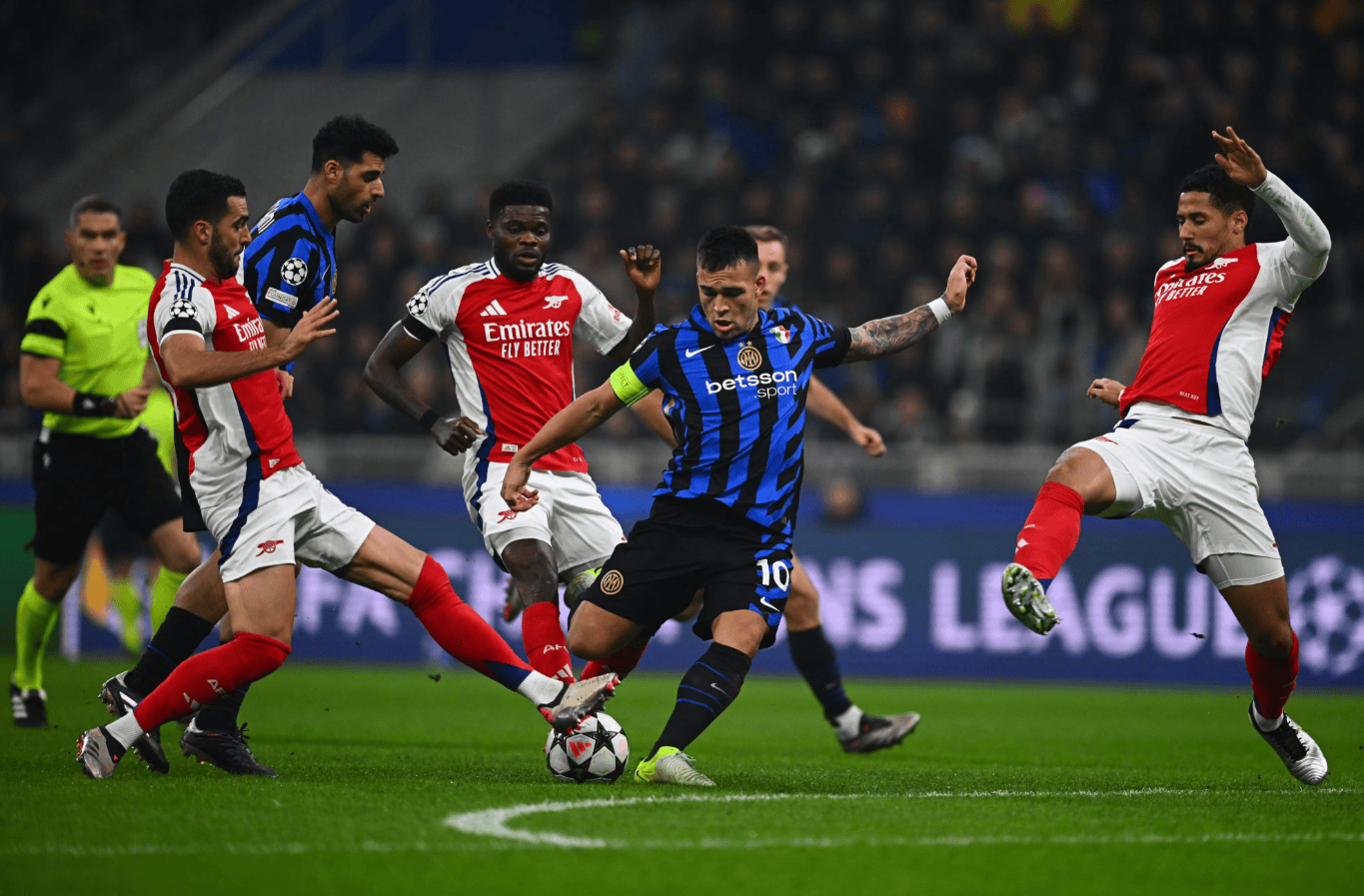 巴萨官方：邦马蒂已完成左腓骨骨折手术，预计恢复期为5个月（巴萨官宣邦马蒂左腓骨骨折接受手术，预计伤缺5个月）