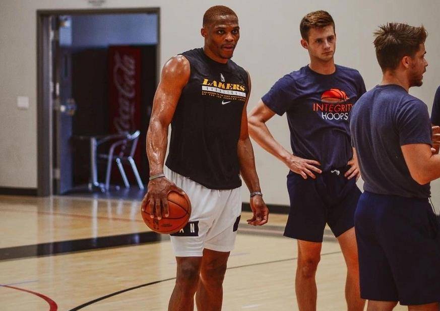 劳塔罗7个自然年意甲进球数上双，成为国米队史第四人（劳塔罗7个自然年意甲进球两位数，成国米队史第4人）