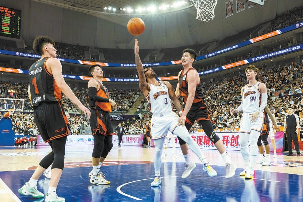 足球国足公布出征名单，多名主力如期入选（国足出征大名单出炉，多名主力如期在列）