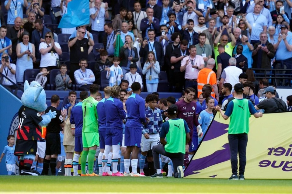 圣诞大战氛围转淡，詹韦连线经典难再现（圣诞大战热度走低，詹韦连线难重演）