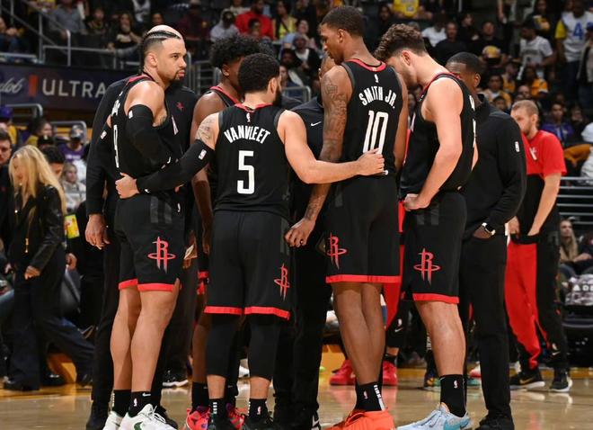 杨昊透露女排近况！世锦赛迎利好有望站上领奖台，副攻应进行优化（杨昊披露女排最新动态：世锦赛利好助力冲击领奖台，副攻需优化）