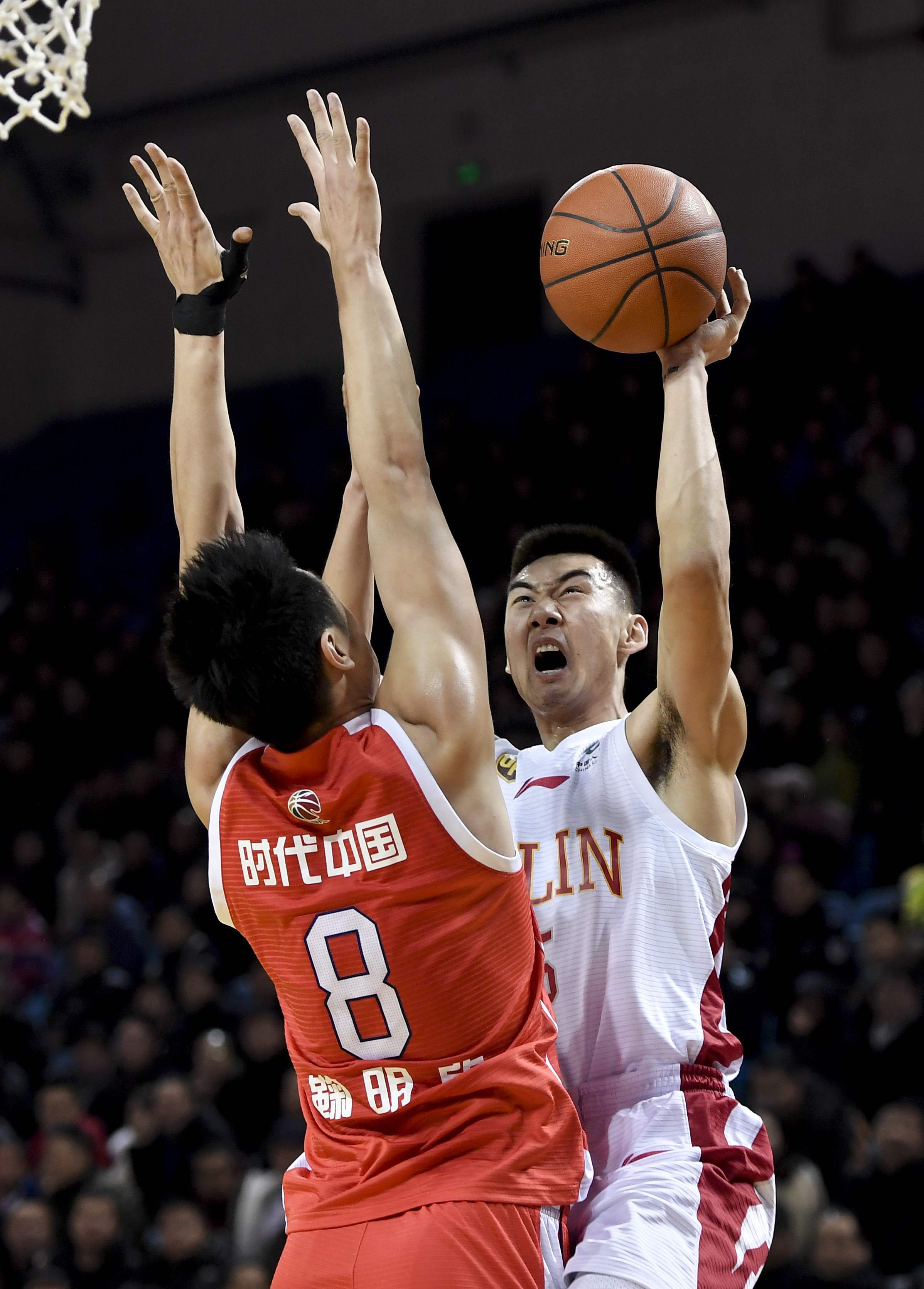 NBA流量王出炉！东契奇断层第一，库里力压詹姆斯，湖人三巨头入选前十（NBA热度榜公布：东契奇遥遥领先，库里压过詹姆斯，湖人三巨头跻身前十）